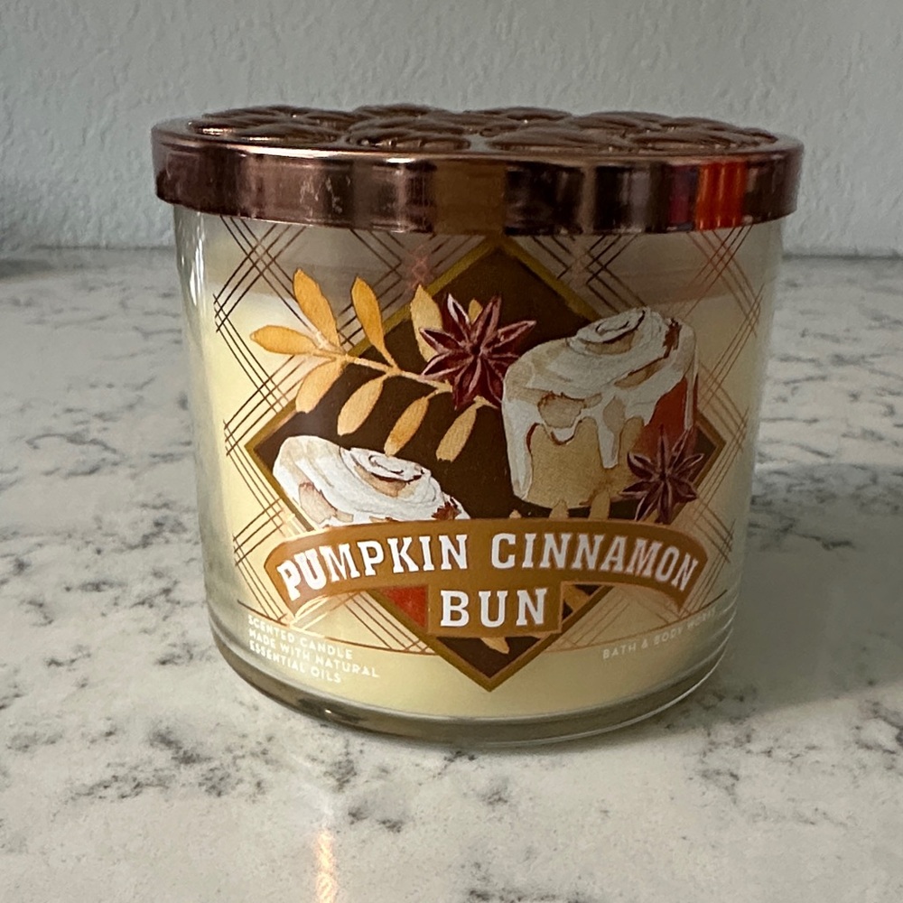 Bath & Body Works Pumpkin Cinnamon Bun 3 Wick Candle